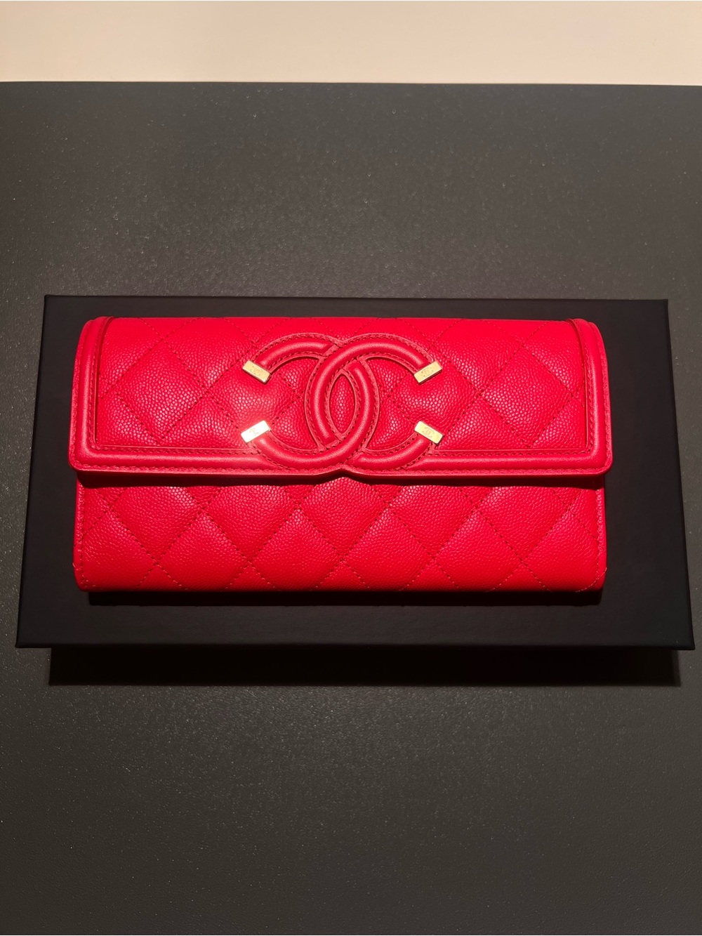 NEW Chanel Caviar Quilted Large CC Filigree Gusset Flap Wallet Red w/ Gold HW